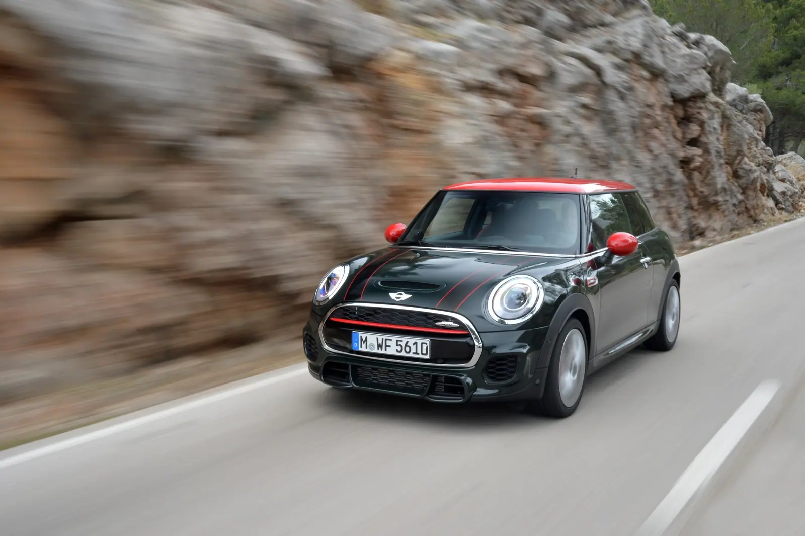 F56 MINI John Cooper Works。2015年の公式発表写真。(海外仕様の公式写真)