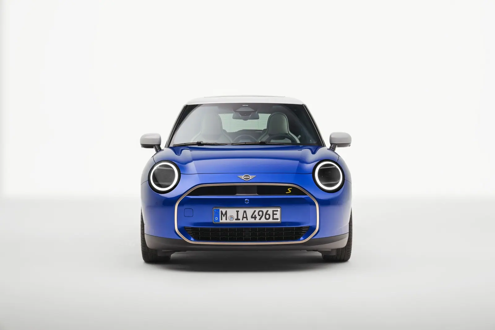 J01 MINI Cooperの外観。四角いキャビンと丸いライトだけで空力性能は決まらない。（海外仕様の公式写真）