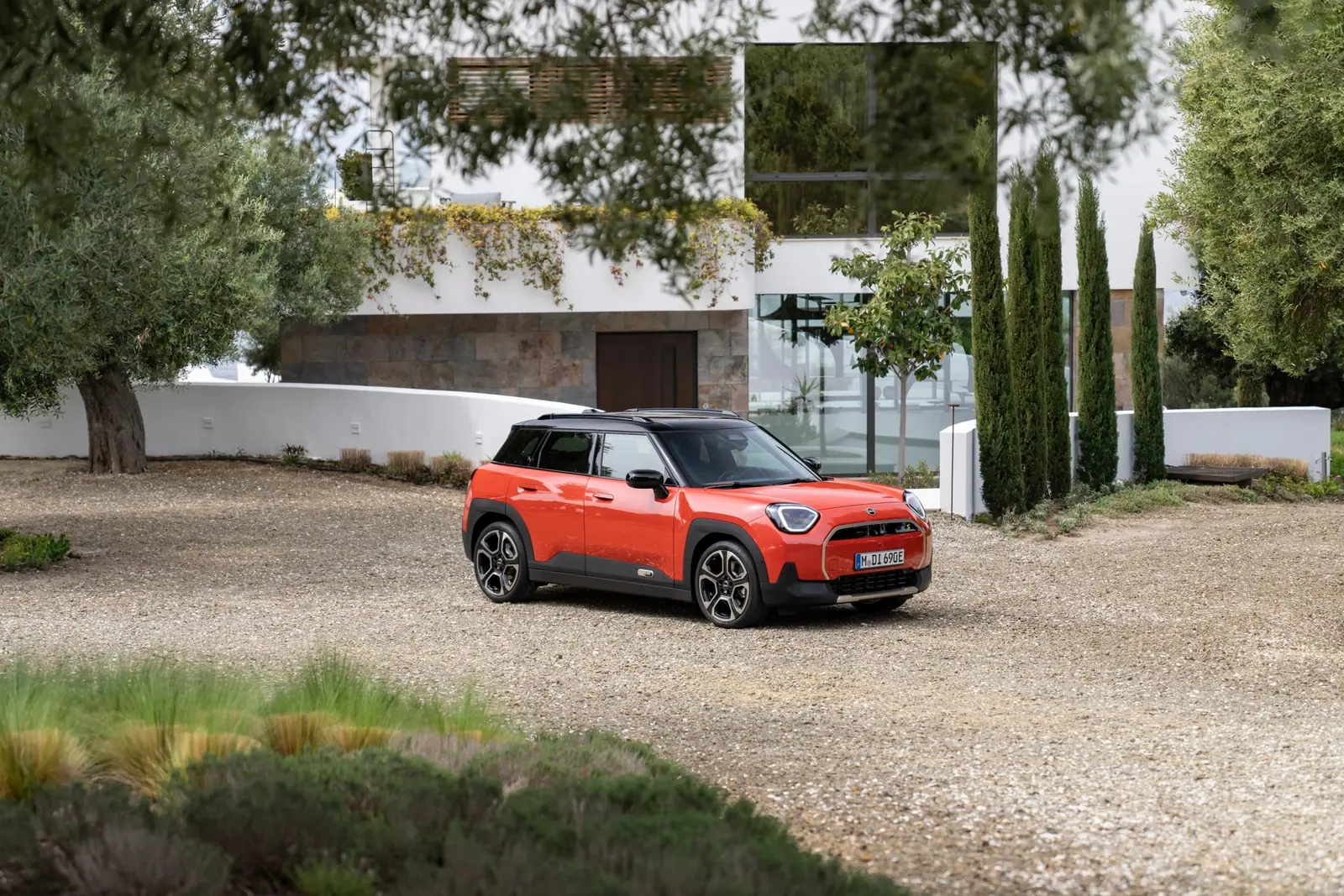 電動MINI AcemanのJ05。ブランドの出身地と生産拠点は分けて読む必要がある。（海外仕様の公式写真）