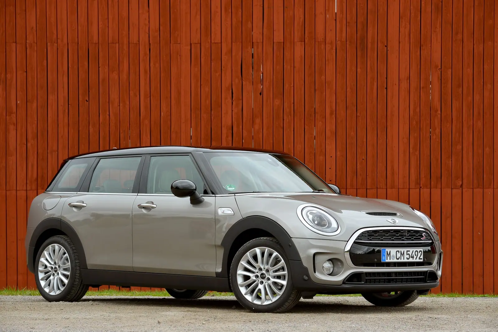 2015年発表時の欧州仕様MINI Cooper S Clubman F54。記事の実測車とグレードは異なる