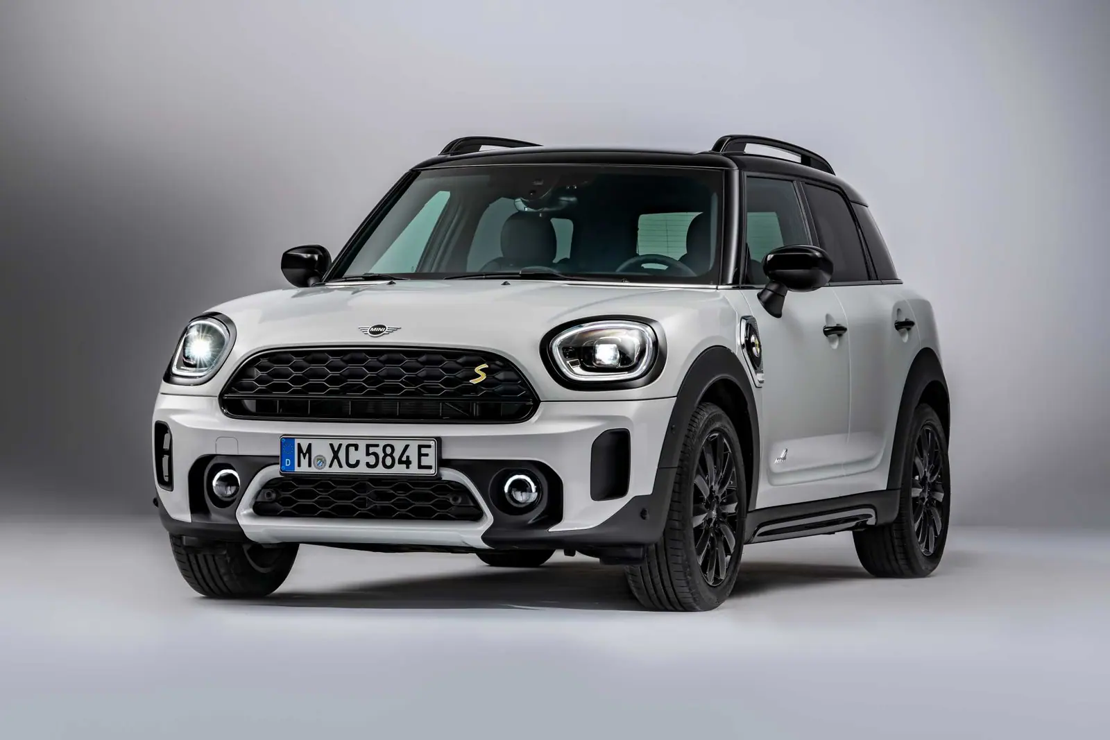 2020年LCIのMINI Cooper S E Countryman ALL4。記事の実測車とは異なるPHEVの公式写真