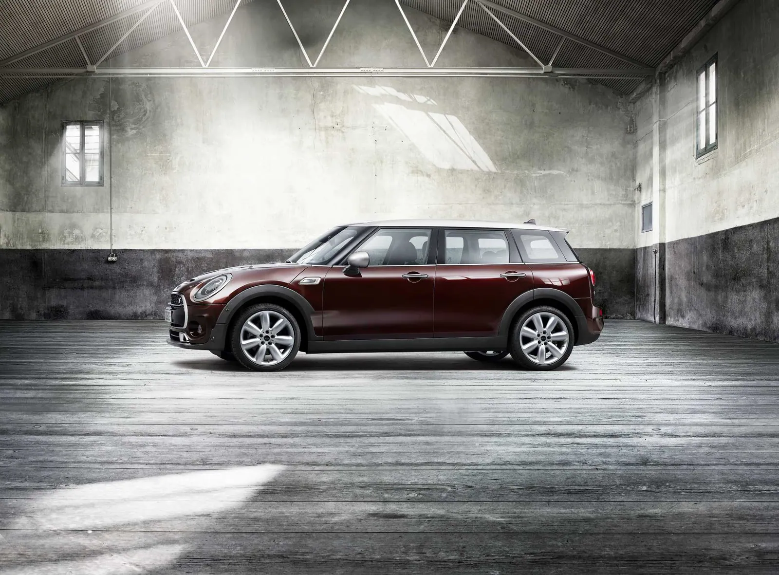 Pure Burgundyの第2世代MINI Clubman