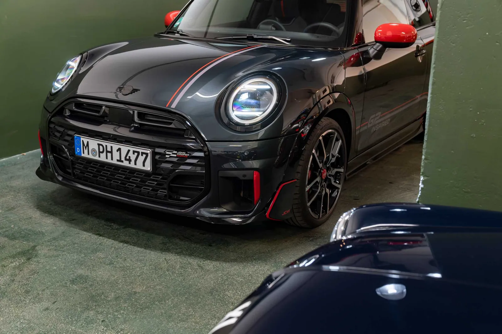 赤いアクセントをまとったMINI John Cooper Works GP Inspired Edition