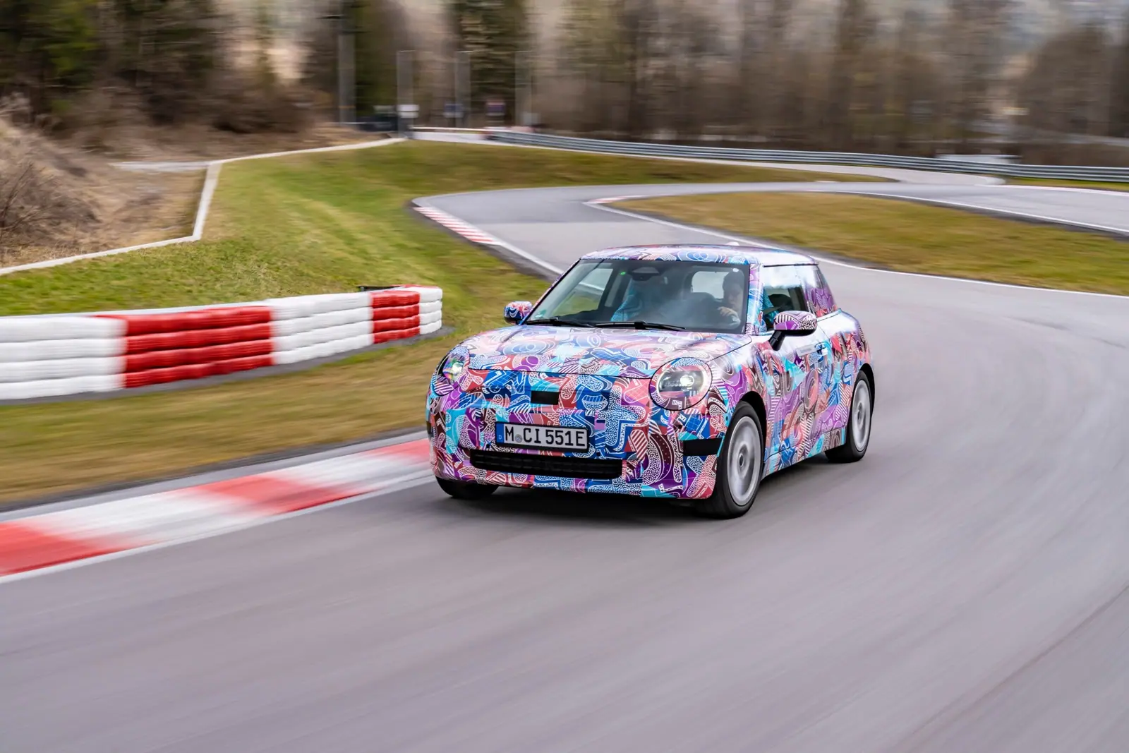 電気自動車MINI Cooperの公式プレス写真