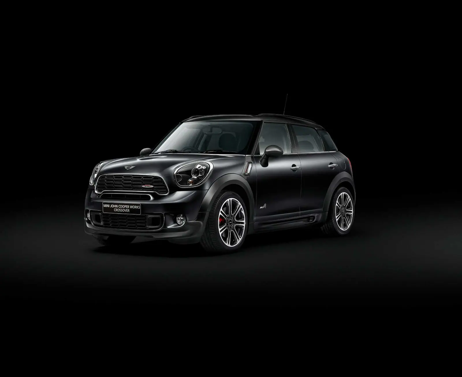 John Cooper Works Crossover Black Knightの公式プレス写真