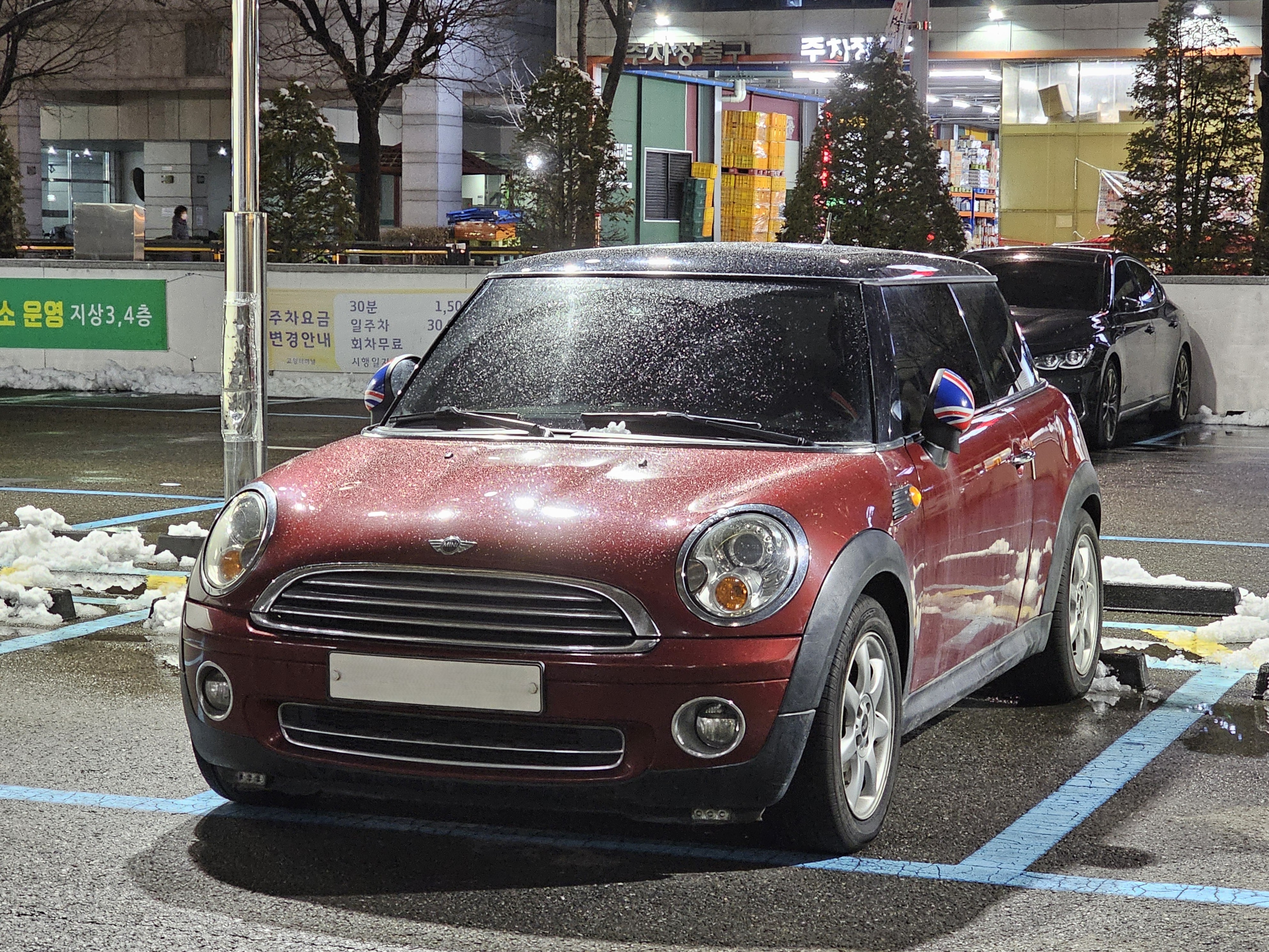 Nightfire RedのMINI Cooper R56